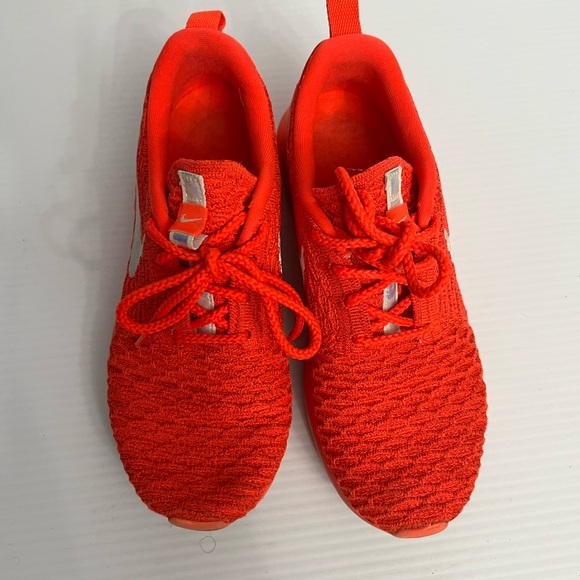 Nike Roshe Run Flyknit “Bright Crimson”. Size 6.5 - Picture 7 of 9
